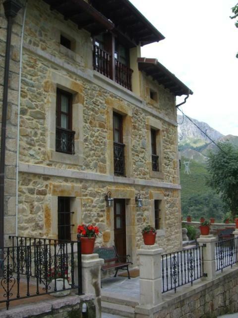 Apartamentos Rurales La Husteriza Ruenes Dış mekan fotoğraf